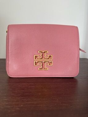 Tory Burch Rose Pink Pebbled Leather Crossbody with Gold Logo